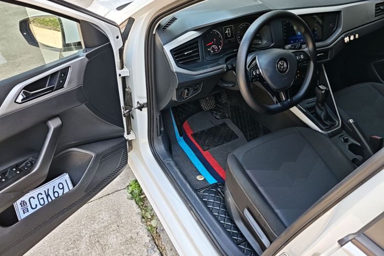 Volkswagen Polo 2020 car image #12