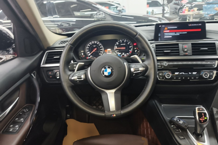 BMW 3 Series 2019 car image #11