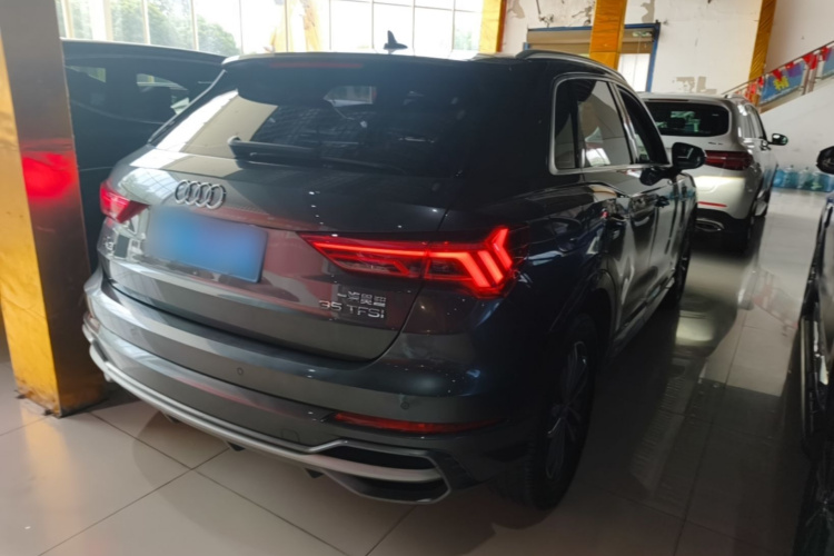 Audi Q3 2020 car image #5