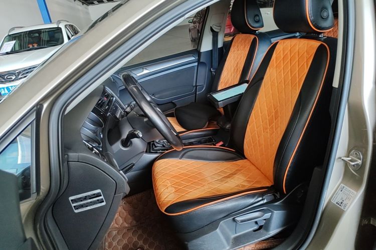 Volkswagen Golf 2017 car image #15