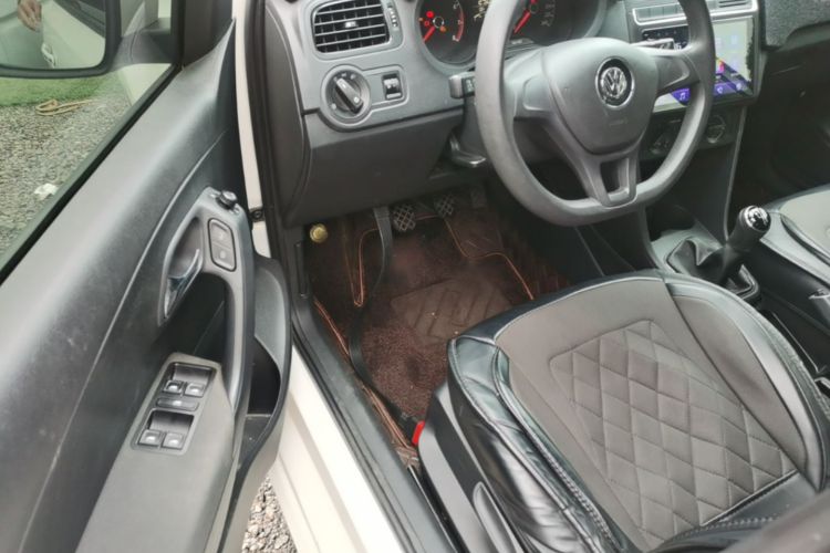 Volkswagen Polo 2016 car image #16