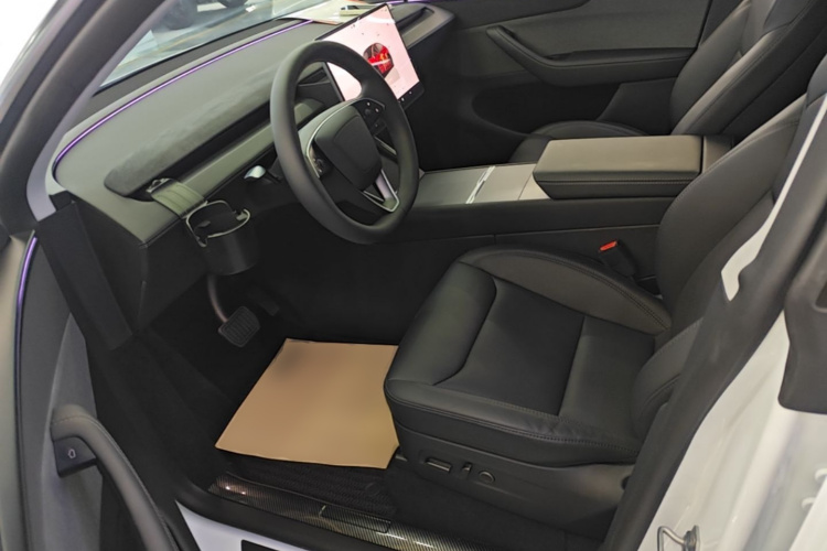 Tesla Model Y 2025 #15 Tesla Model Y 2025 immagine di auto #15