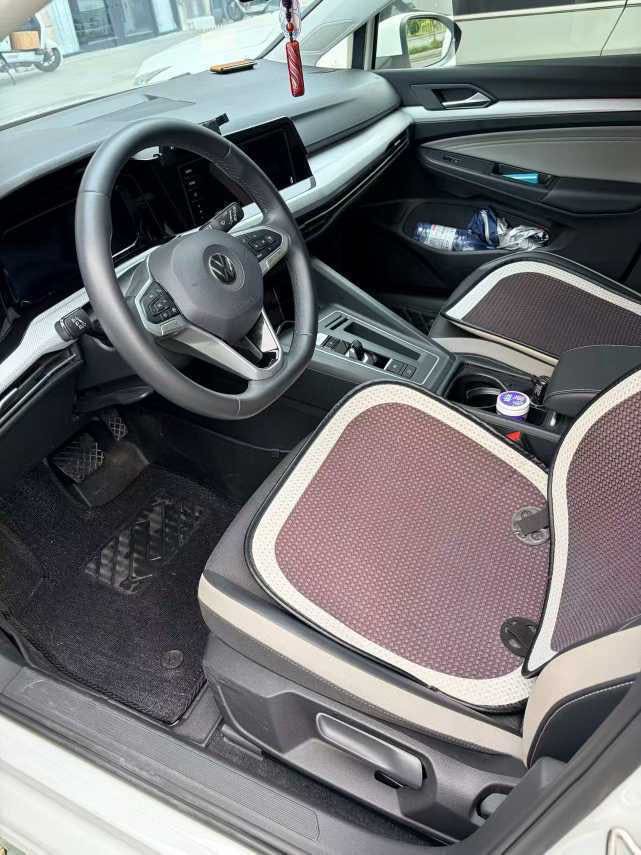 Volkswagen Golf 2022 car image #4