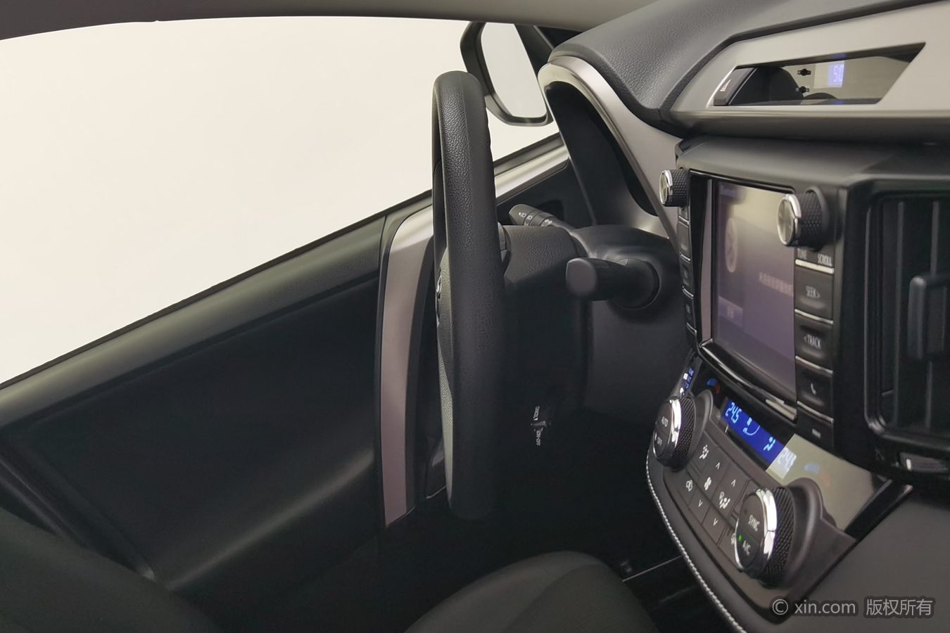 Toyota RAV4 2017 صورة سيارة #23