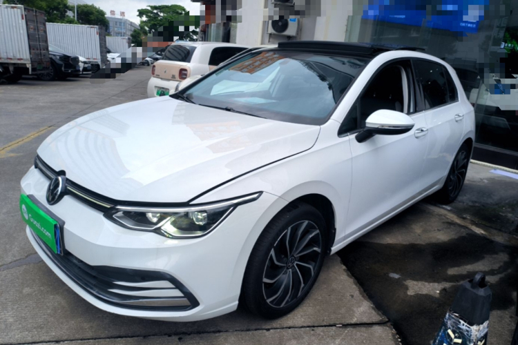 Volkswagen Golf 2022 car image #2