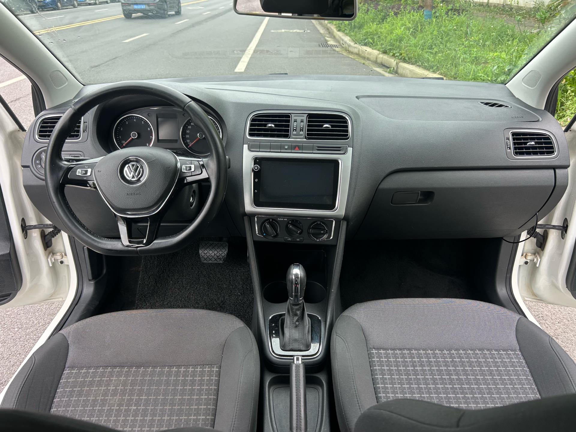 Volkswagen Polo 2016 car image #5