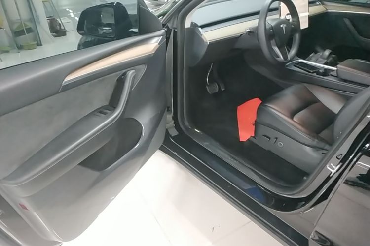 Tesla Model Y 2023 #16 Tesla Model Y 2023 car image #16
