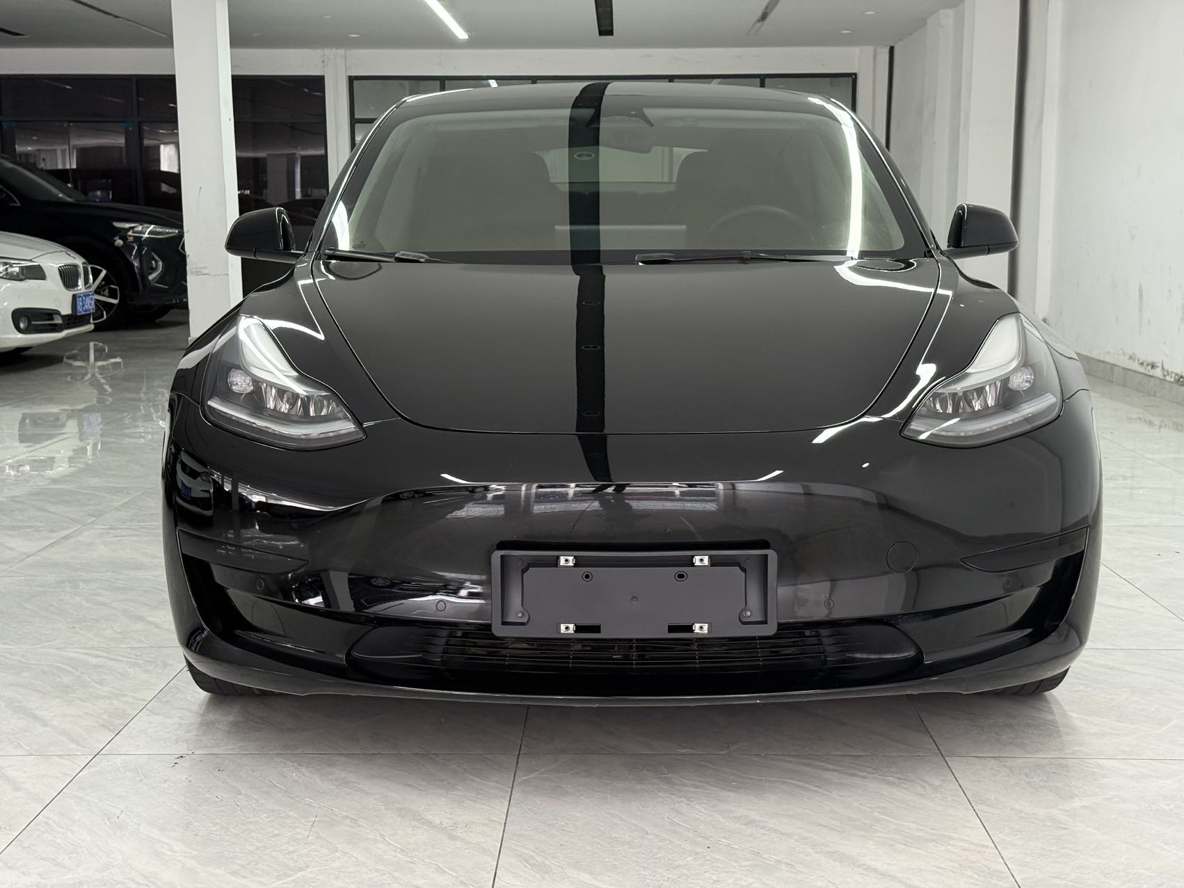 Tesla Model 3 2023 car image #2