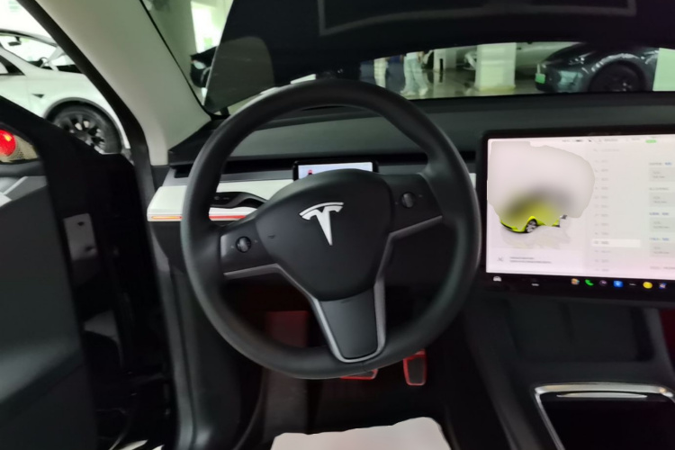 Tesla Model Y 2023 #11 Tesla Model Y 2023 car image #11