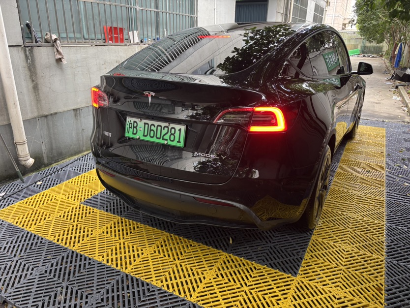 Tesla Model Y 2023 #6 Tesla Model Y 2023 car image #6