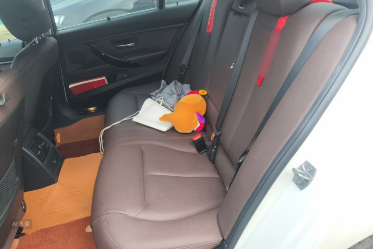 BMW 3 Series 2018 immagine di auto #19