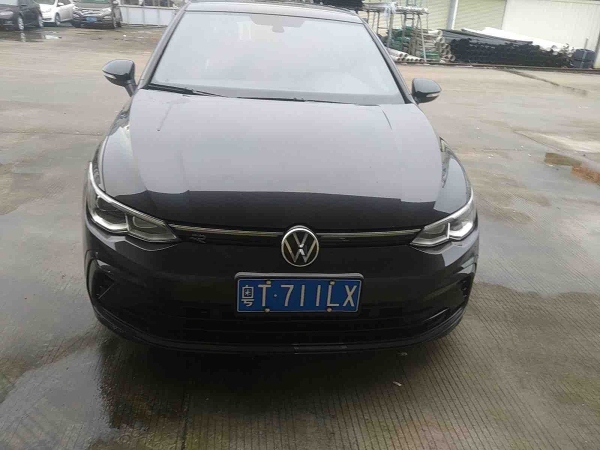 Volkswagen Golf 2023 car image #3