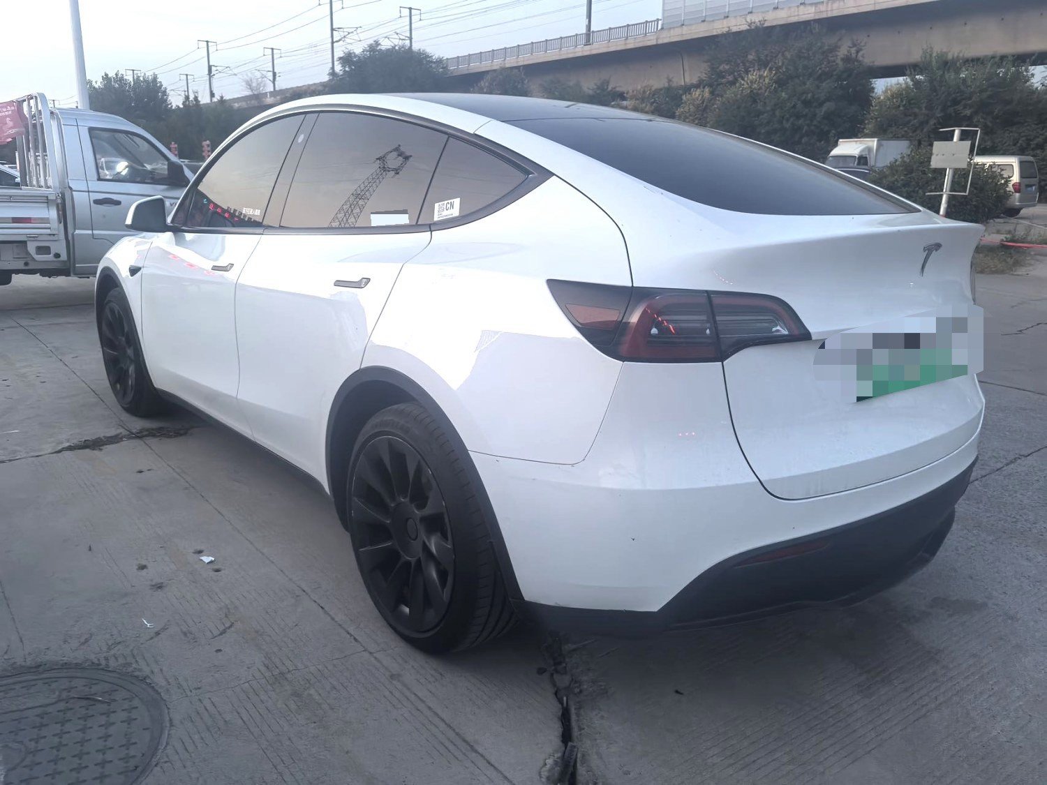 Tesla Model Y 2022 #8 Tesla Model Y 2022 car image #8