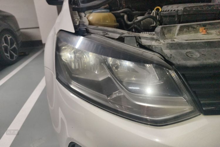 Volkswagen Polo 2014 car image #8