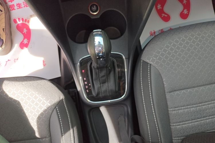 Volkswagen Polo 2015 car image #14