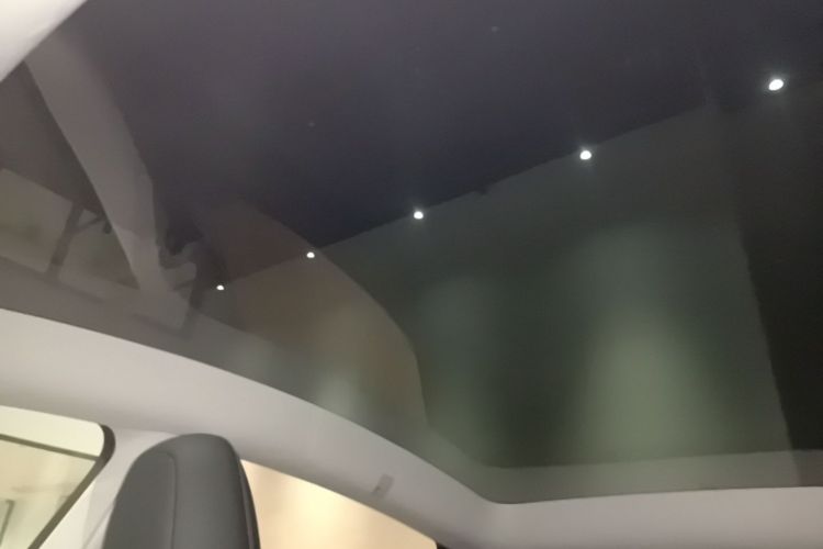 Tesla Model Y 2023 car image #18