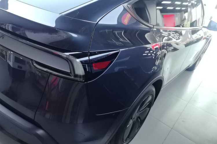 Tesla Model Y 2025 car image #7