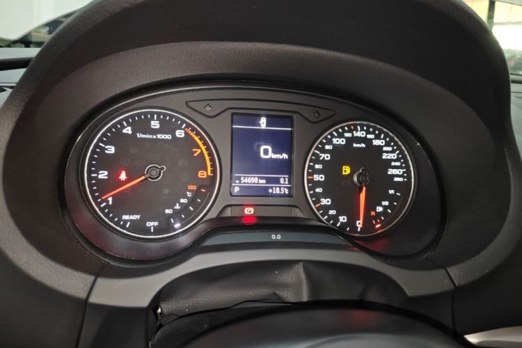 Audi A3 2018 car image #12