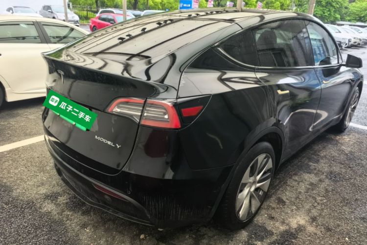Tesla Model Y 2023 car image #7