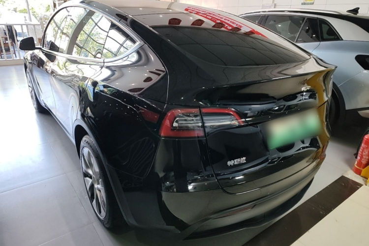 Tesla Model Y 2023 #5 Tesla Model Y 2023 car image #5