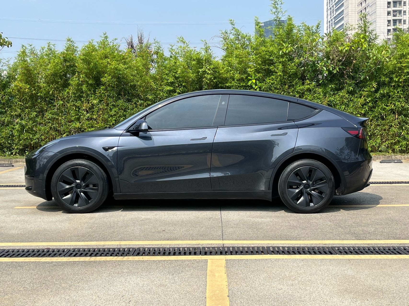 Tesla Model Y 2024 #12 Tesla Model Y 2024 car image #12