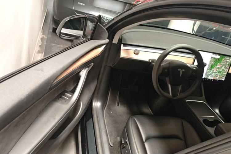 Tesla Model Y 2021 #16 Tesla Model Y 2021 car image #16