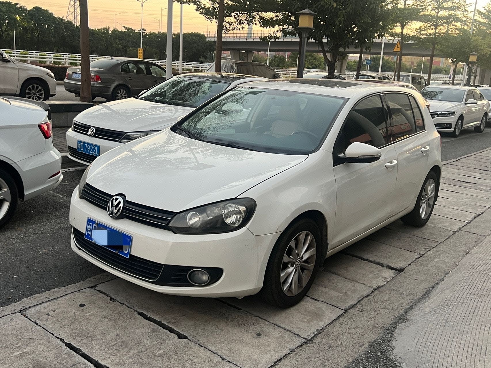 Volkswagen Golf 2013 car image 