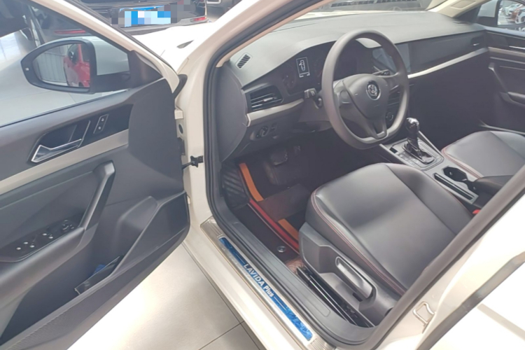 Volkswagen Lavida 2018 car image #16