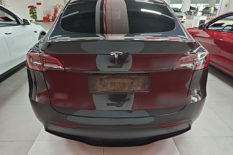 Tesla Model Y 2024 #4 Tesla Model Y 2024 car image #4