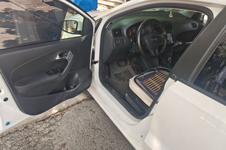 Volkswagen Polo 2018 car image #18