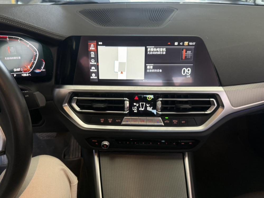 BMW 3 Series 2019 car image #14