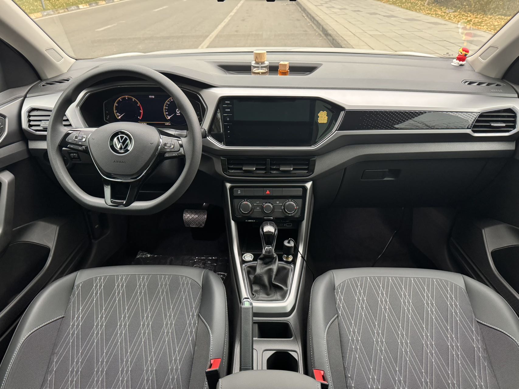 Volkswagen T-Cross 2024 car image #8