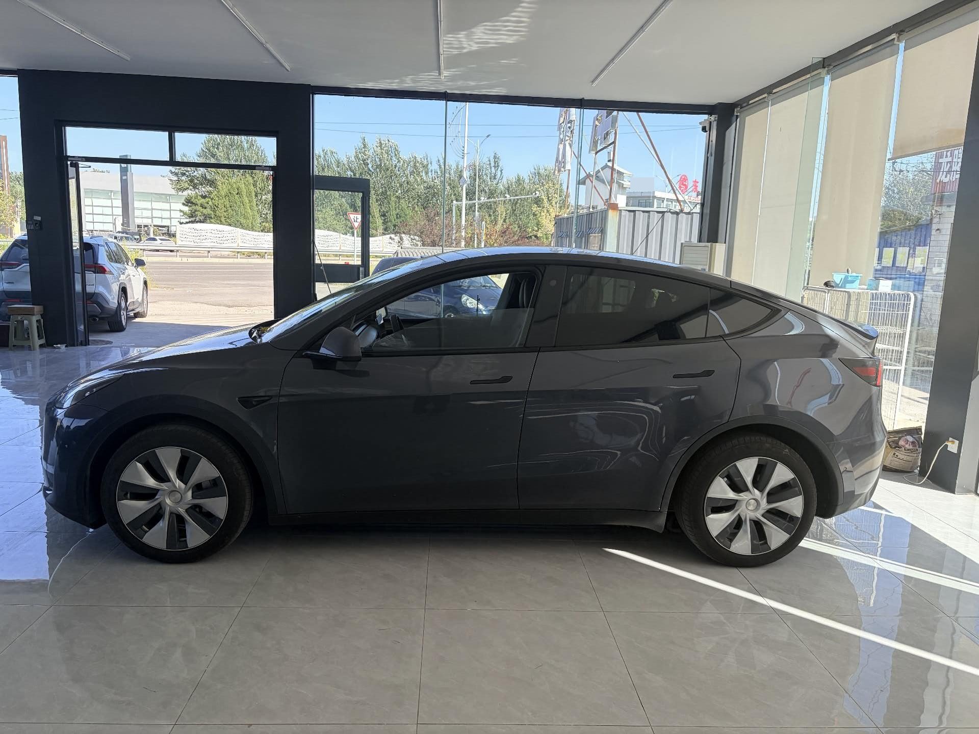 Tesla Model Y 2021 #3 Tesla Model Y 2021 صورة سيارة #3
