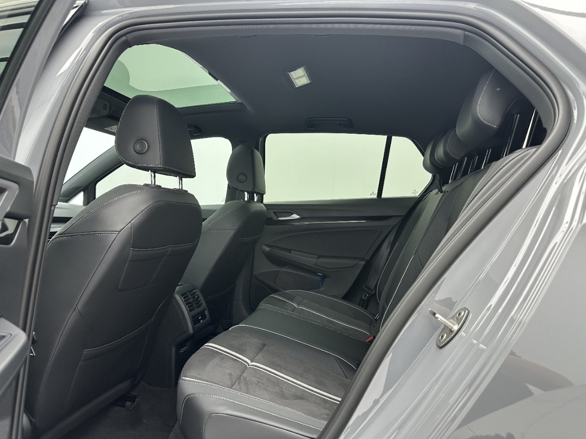 Volkswagen Golf 2024 car image #6