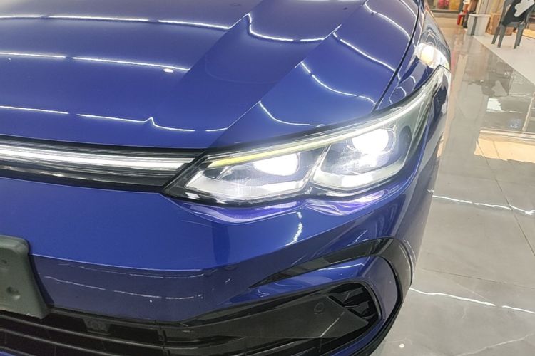 Volkswagen Golf 2021 car image #23