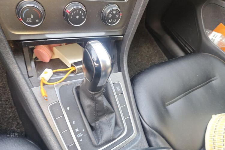 Volkswagen Golf 2015 car image #16