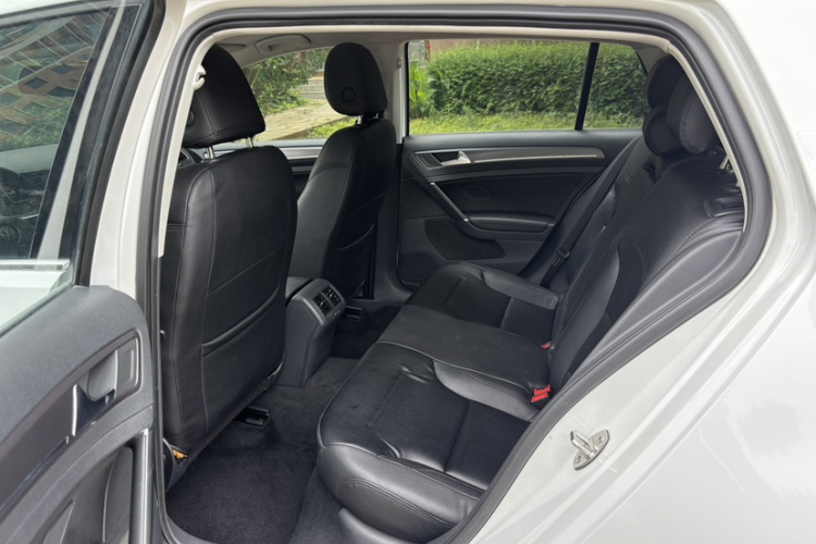 Volkswagen Golf 2015 car image #16