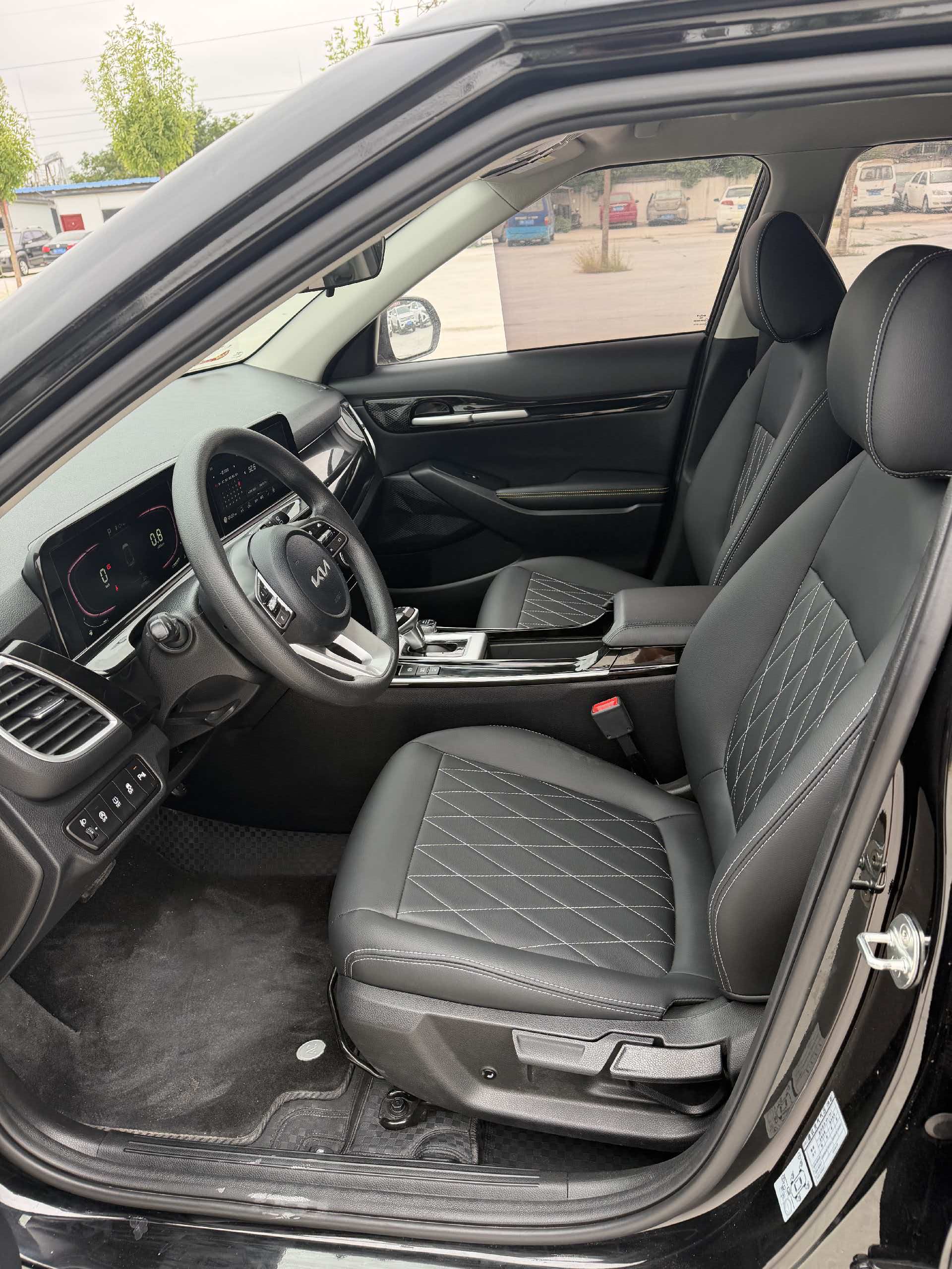Kia Seltos 2023 car image #13