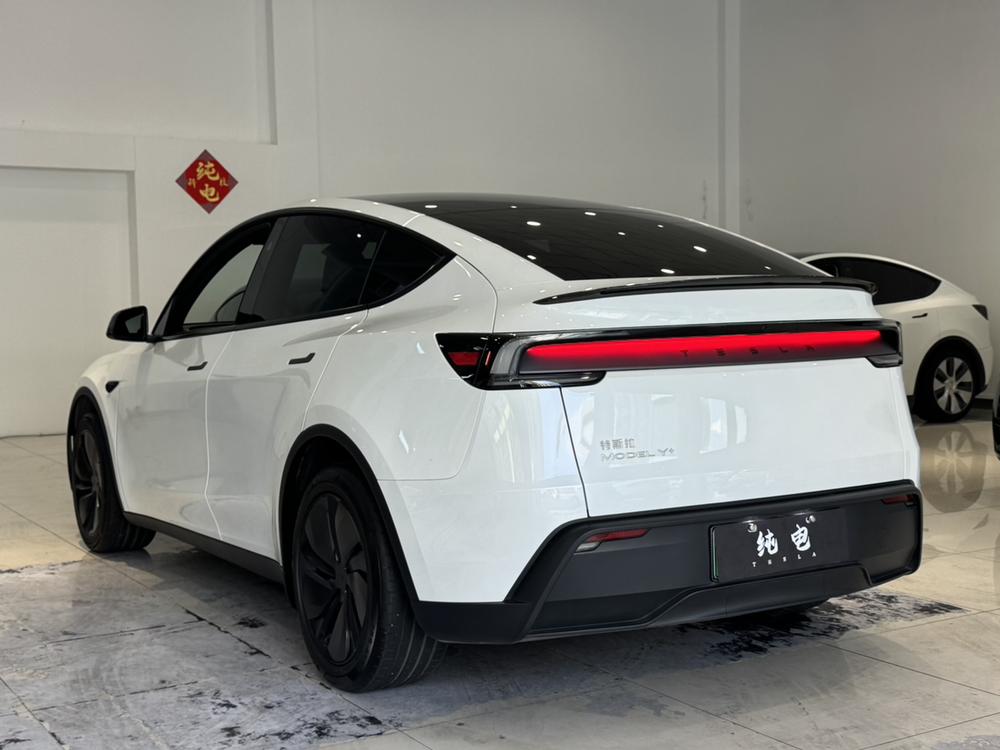 Tesla Model Y 2026 #5 Tesla Model Y 2026 car image #5