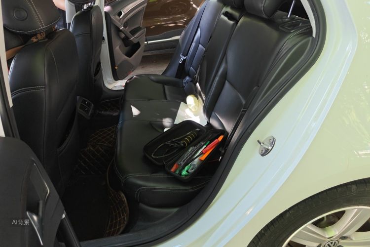 Volkswagen Golf 2017 car image #19