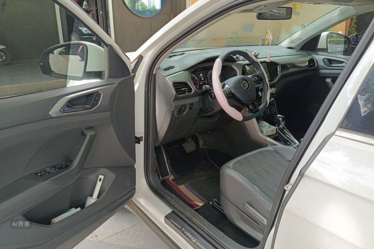 Volkswagen T-Cross 2020 car image #18