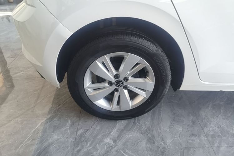 Volkswagen Polo 2022 car image #10