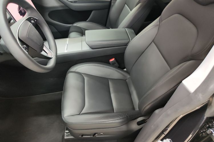 Tesla Model Y 2025 car image #19