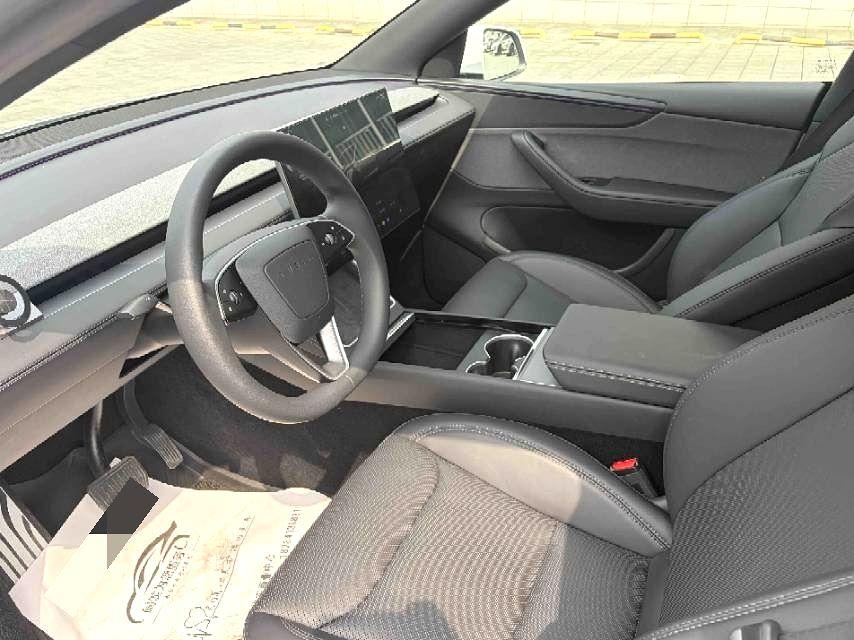 Tesla Model Y 2026 #8 Tesla Model Y 2026 car image #8