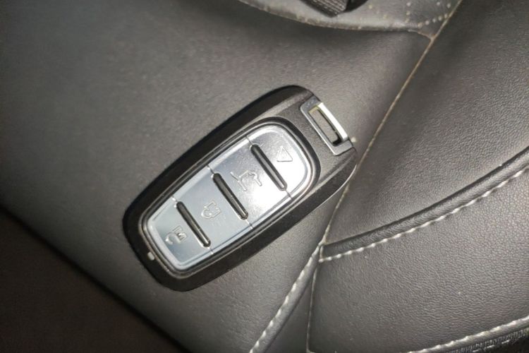 GEELY Emgrand 2021 car image #9