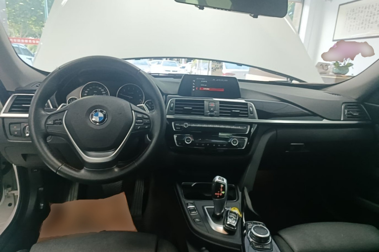 BMW 3 Series GT 2018 изображение автомобиля #10