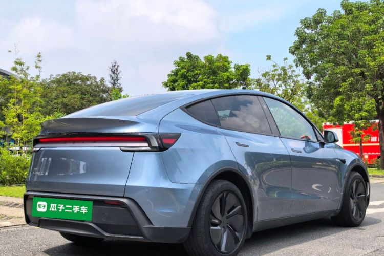 Tesla Model Y 2025 car image #7