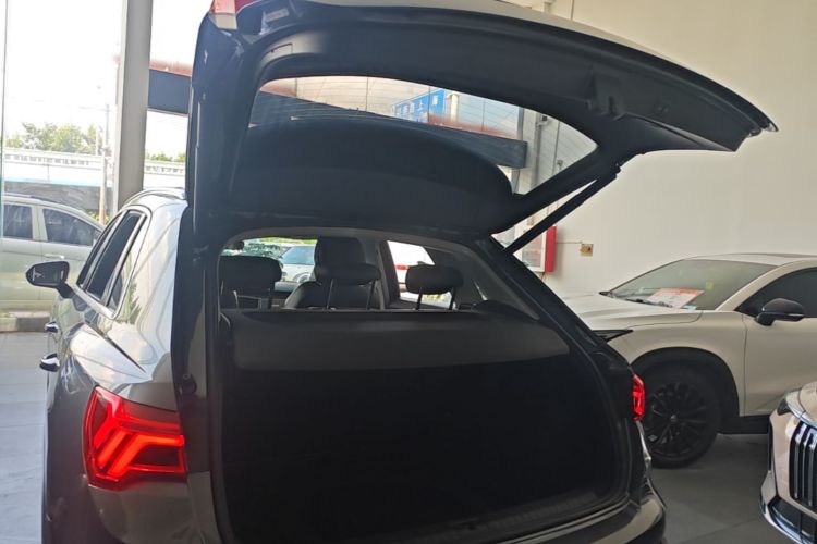 Audi Q3 2022 car image #19