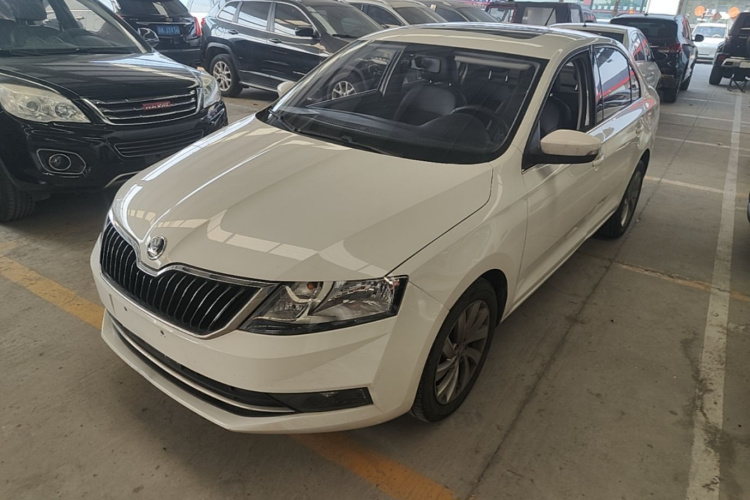 Skoda Rapid 2018 car image #2