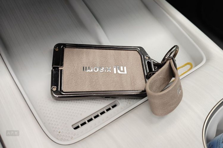 MI SU7 2024 immagine di auto #10